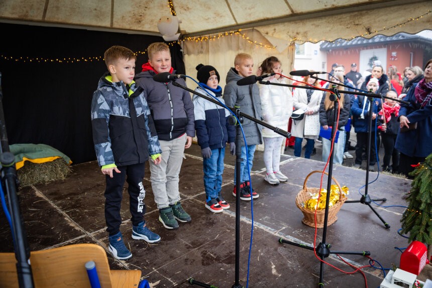 Održan prvi ''Dječji Advent na Voći'' kod zgrade Općine