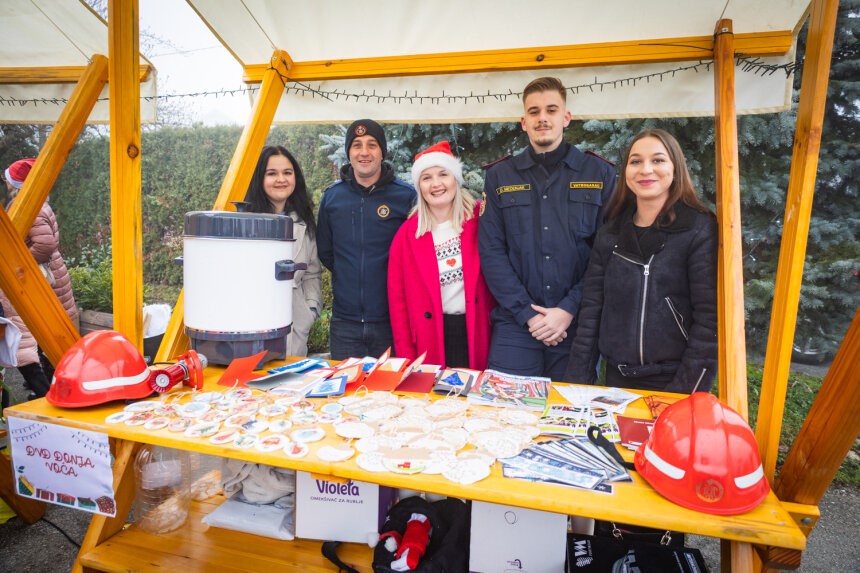 Održan prvi ''Dječji Advent na Voći'' kod zgrade Općine