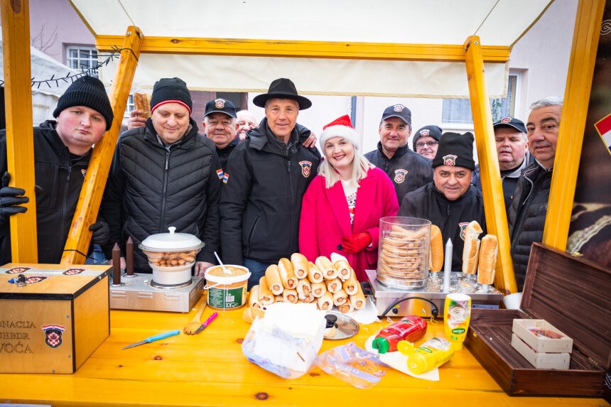 Održan prvi ''Dječji Advent na Voći'' kod zgrade Općine
