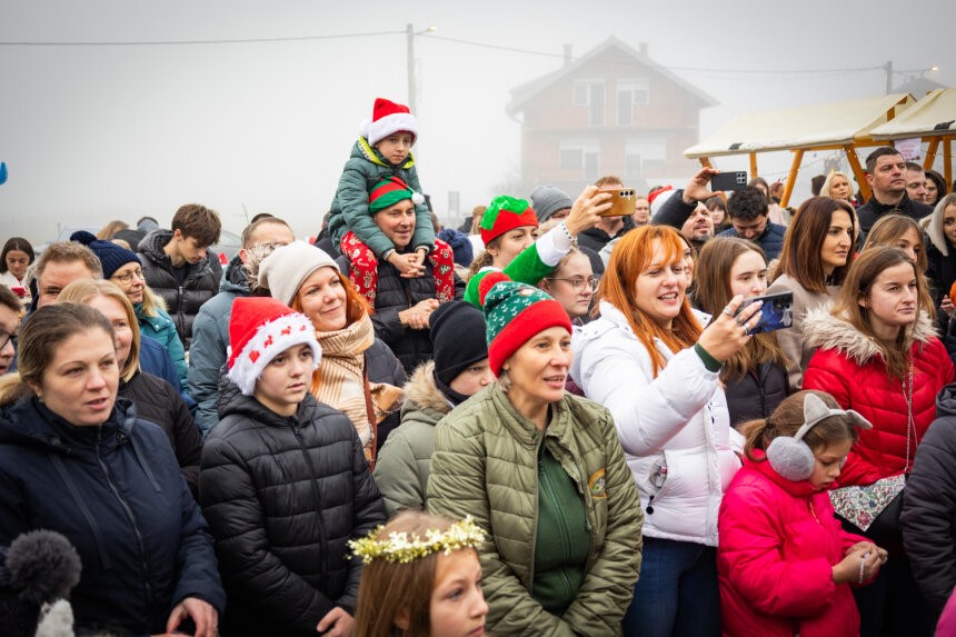 Održan prvi ''Dječji Advent na Voći'' kod zgrade Općine