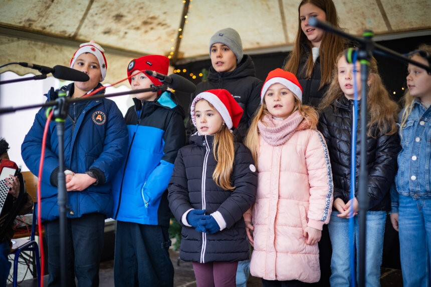 Održan prvi ''Dječji Advent na Voći'' kod zgrade Općine