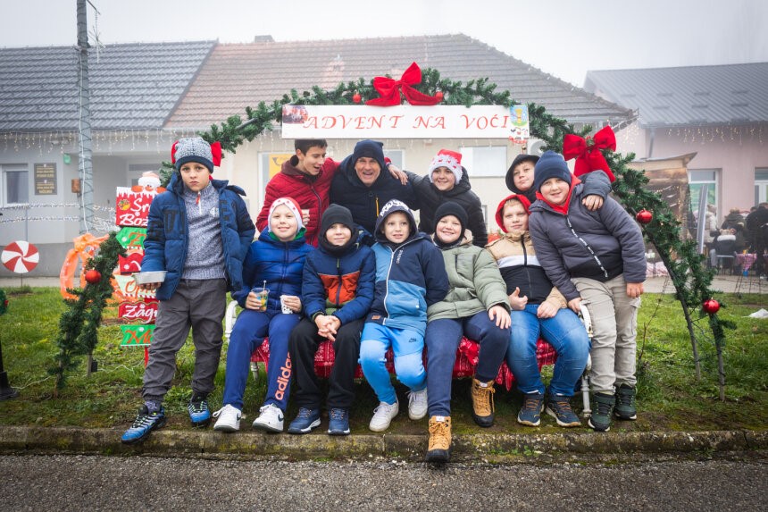 Održan prvi ''Dječji Advent na Voći'' kod zgrade Općine