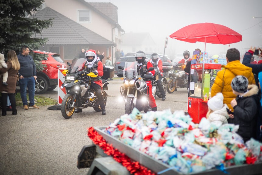 Održan prvi ''Dječji Advent na Voći'' kod zgrade Općine